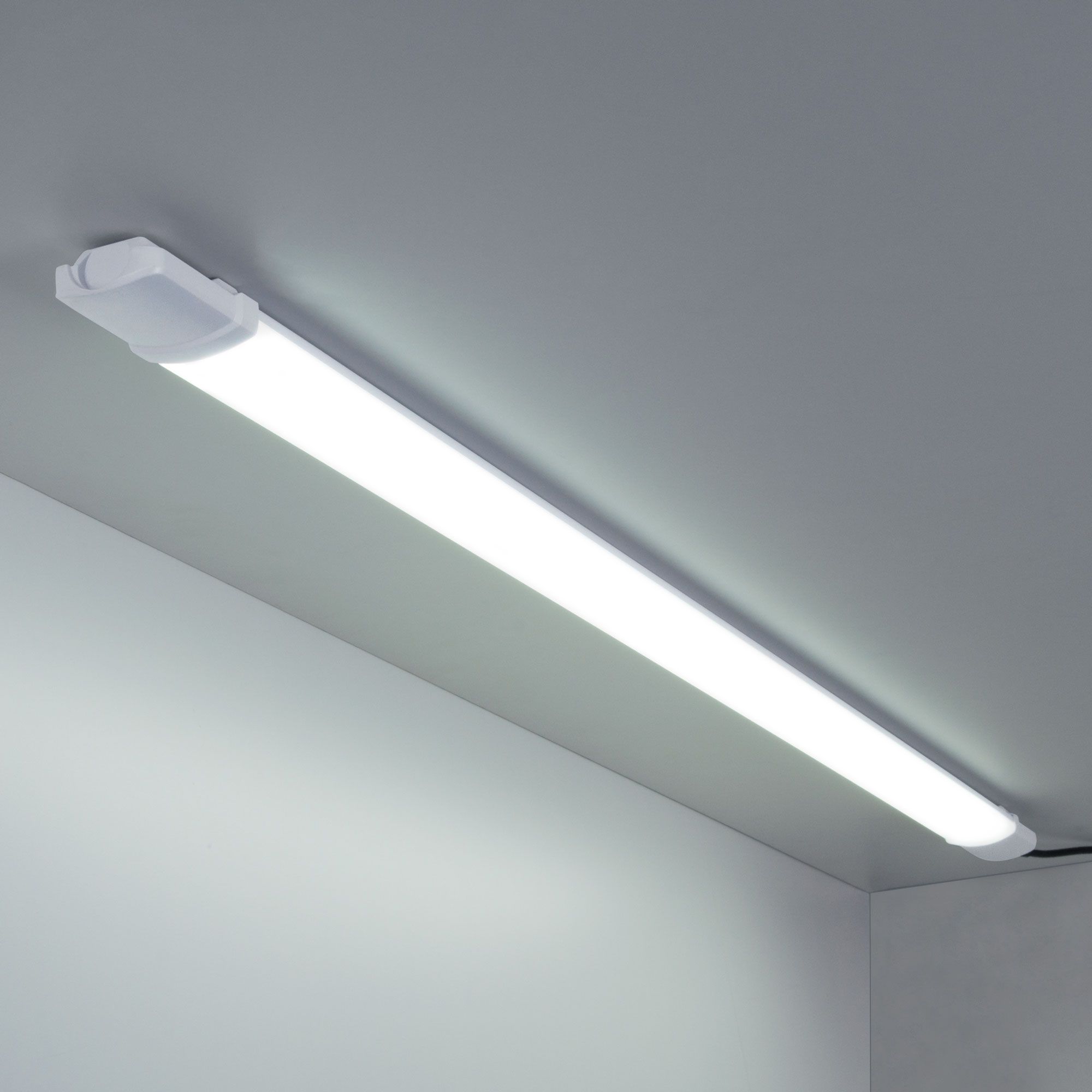 белый пылевлагозащищенный светодиодный светильник LTB30