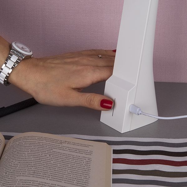 Настольный светодиодный светильник Desk белый/серебряный TL90450