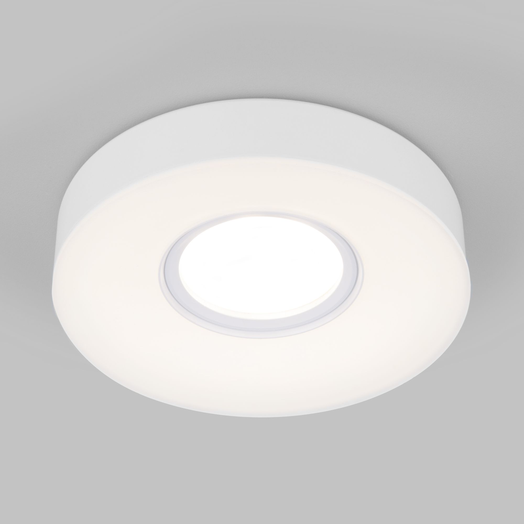 Встраиваемый точечный светильник со светодиодной подсветкой 2240 MR16 WH белый 2240 MR16